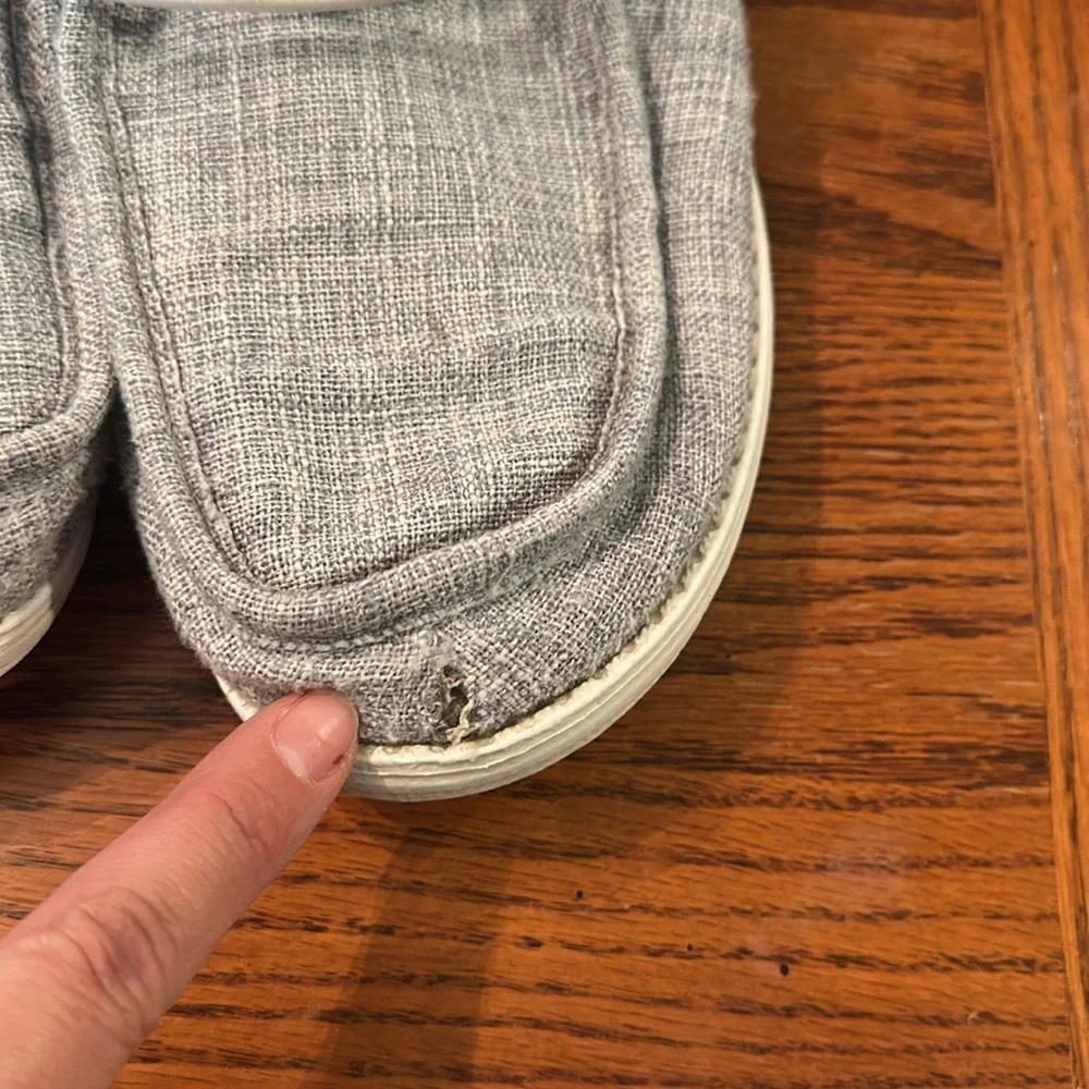 Men’s hey dude, shoes size 11
